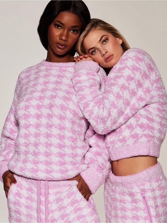 SKIMS Sweaters - Skims Women’s Cozy Knit Pullover in Petal Houndstooth